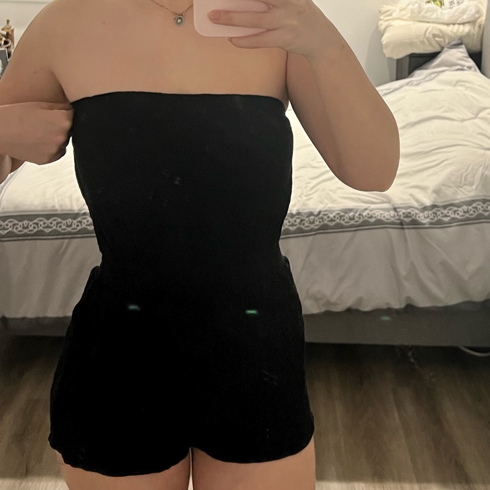 BLACK FLOWY ROMPER